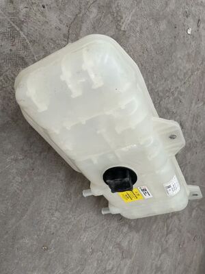 Original Sino Truck Spare Parts Expansion Tank WG9719530260